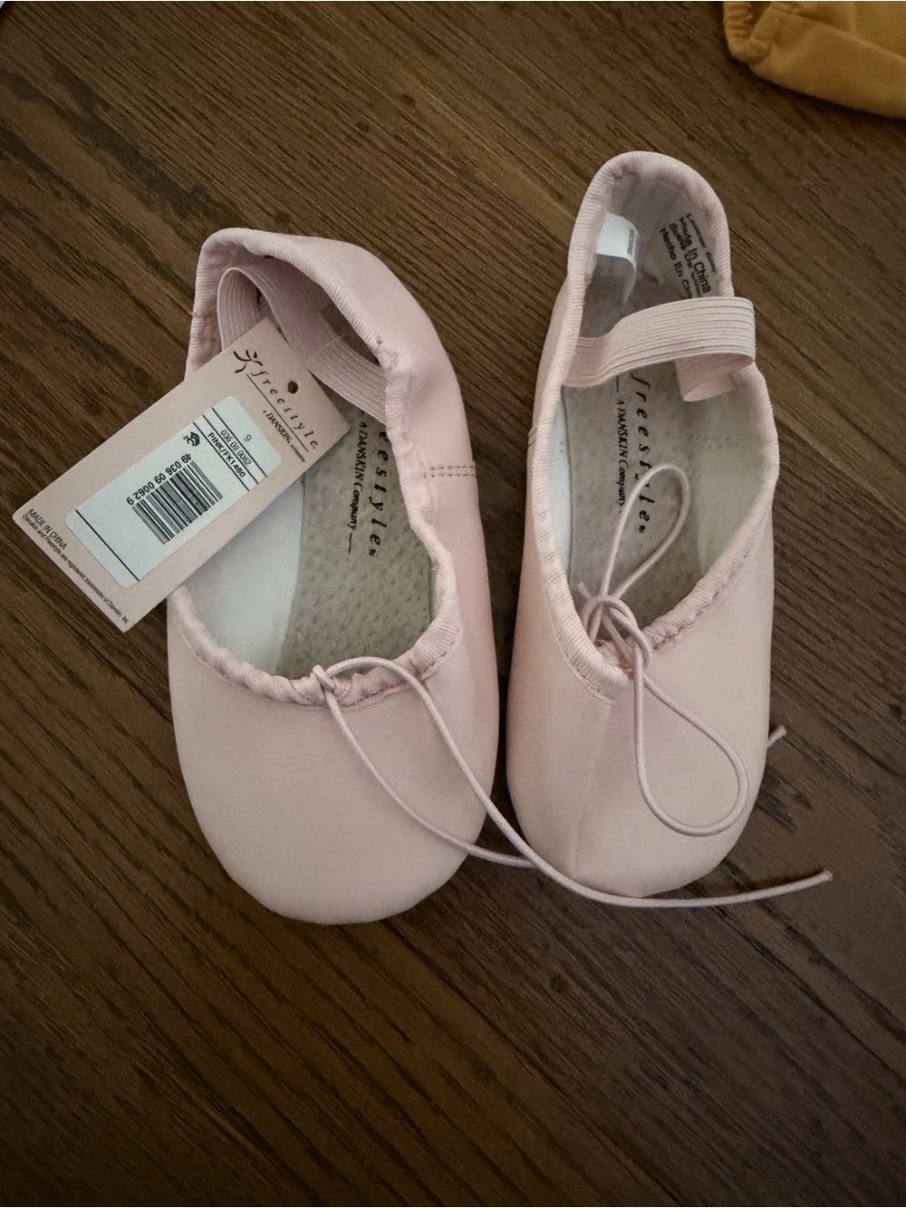 Freestyle Girls Ballet Flats in Light Pink